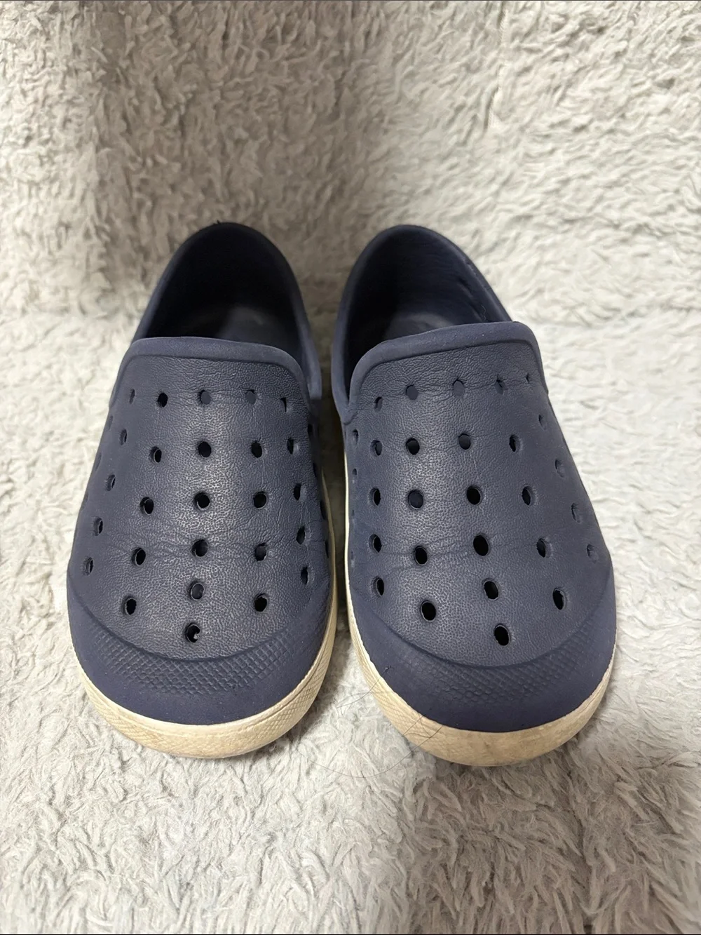 Old Navy Navy Slip-On Kids Water Shoes with Cream Sole